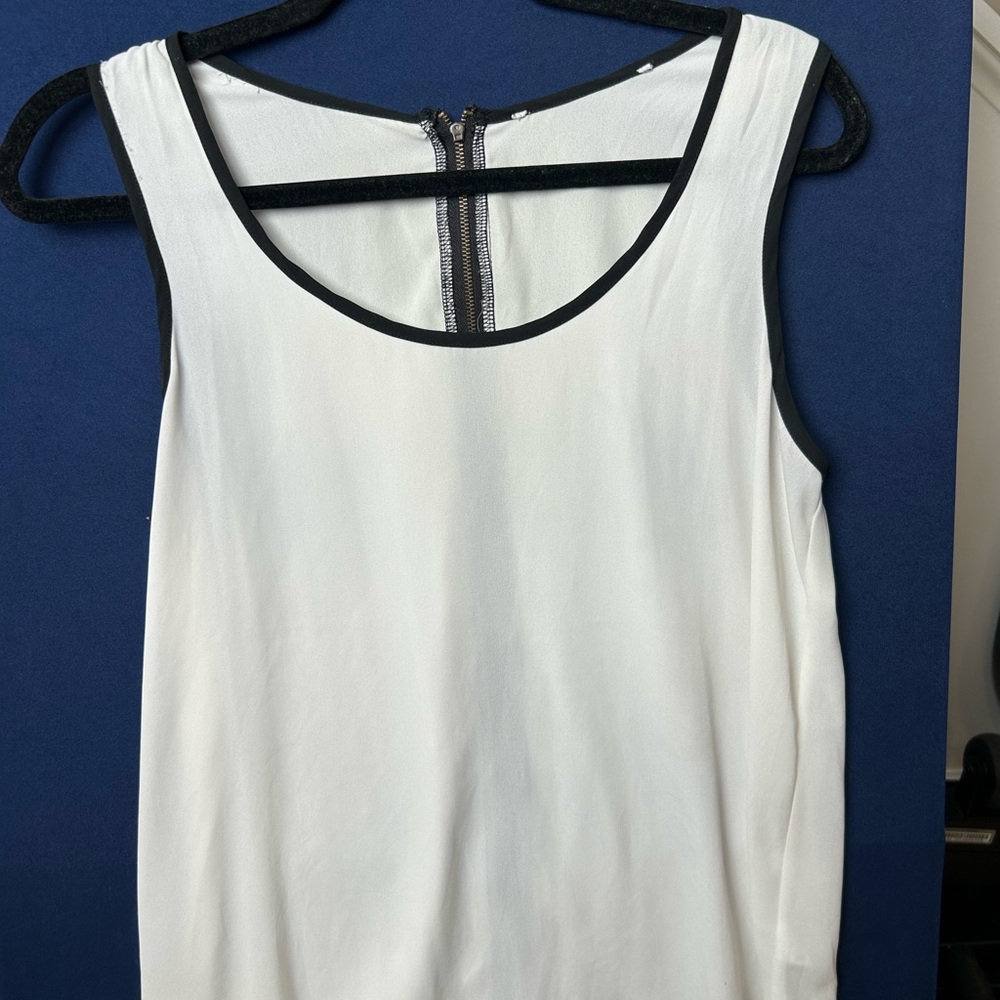 Forever 21 Women's White Tank Top‎ Size Small Basic Sleeveless Top